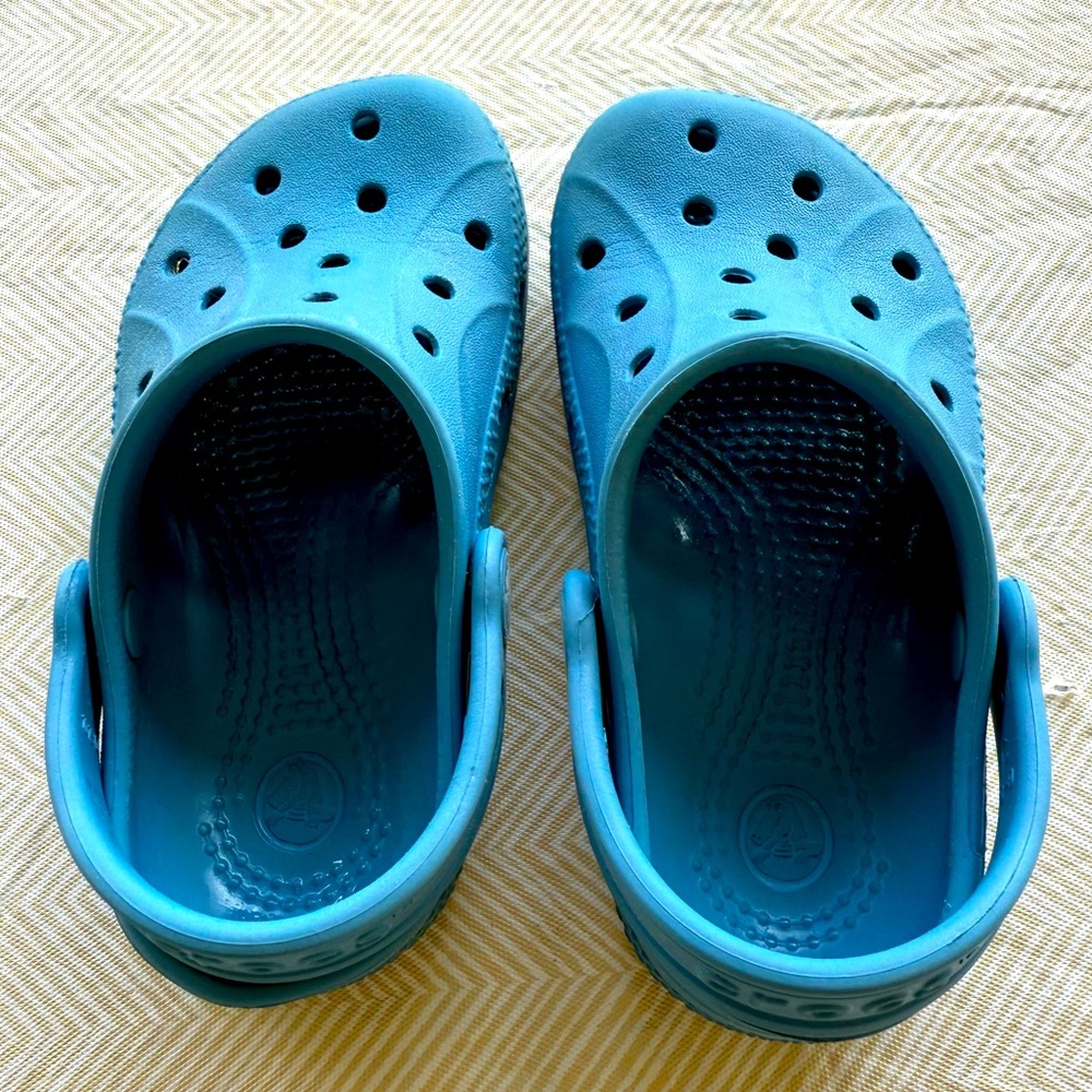 Crocs size 9c - Picture 2 of 6